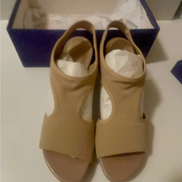 Stuart weitzmen soft starchy sandal with strong sole and heels chic and comfy - Picture 9 of 16